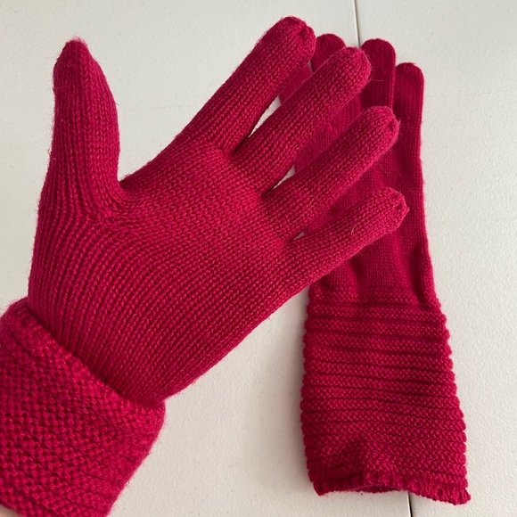 EUC women’s pink soft knit foldable warm winter‎ gloves one size - Picture 2 of 2
